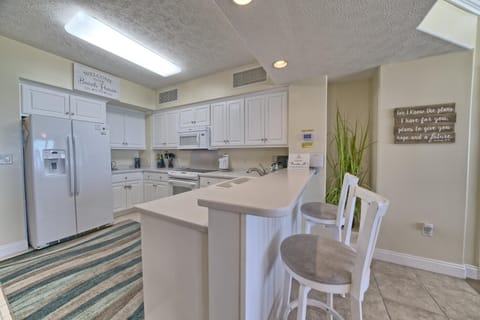 Roomy Condo with Pool and Beach Access - Unit 0502 Apartment in Upper Grand Lagoon