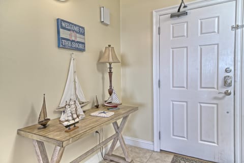 Roomy Condo with Pool and Beach Access - Unit 0502 Apartment in Upper Grand Lagoon