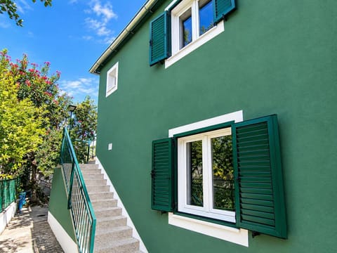 Property building, Patio, Facade/entrance