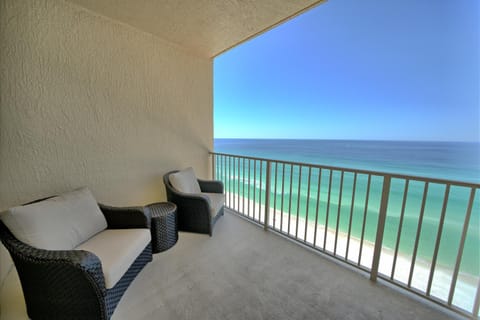 Gulf Front Condo with Beach Access and Beachside Pool - Unit 1604 Apartment in Upper Grand Lagoon