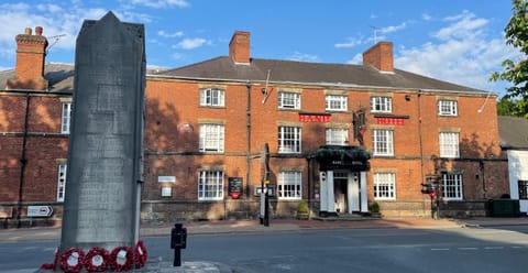 Property building, Landmark view, Location, pet friendly