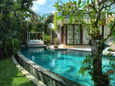 Property building, Garden, Garden view, Swimming pool