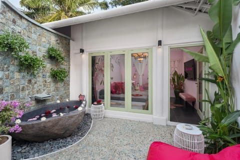 PinkCoco Uluwatu - Constant Surprises & for Cool Adults Only Hotel in Bali