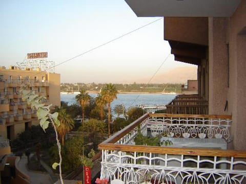 Balcony/Terrace, City view, River view, Street view