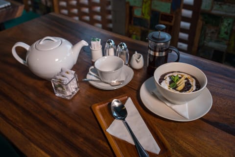 Coffee/tea facilities, Breakfast