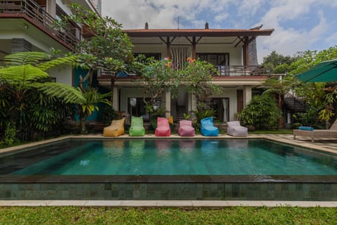 Property building, Day, Garden, Pool view, Swimming pool