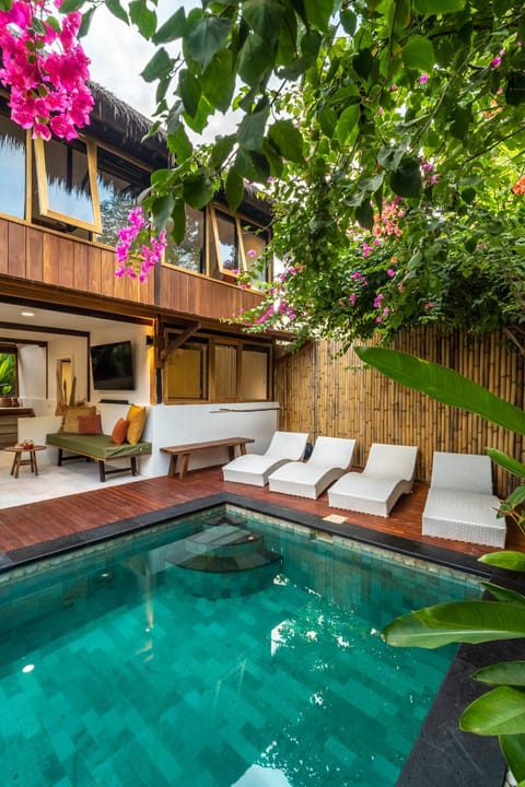 Property building, Natural landscape, Garden, View (from property/room), Balcony/Terrace, Pool view, Swimming pool, sunbed