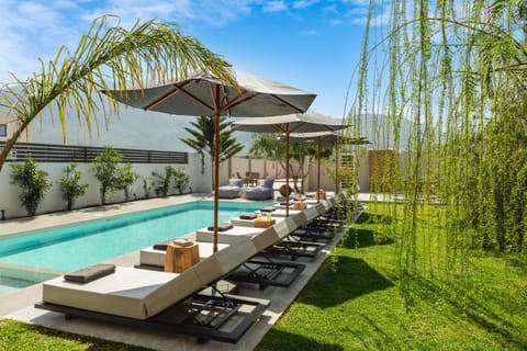 Patio, Day, Natural landscape, Garden, Garden view, Pool view, Swimming pool, sunbed