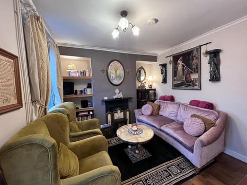 Glastonbury Rose Cottage House in Glastonbury