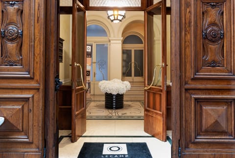 Facade/entrance, Area and facilities