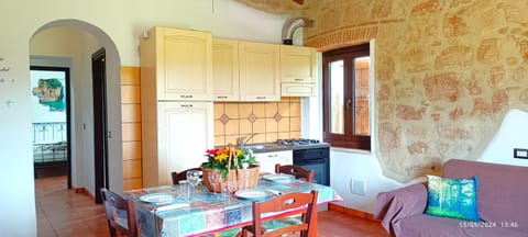 Communal lounge/ TV room, Kitchen or kitchenette, Lounge or bar, Dining area, Communal kitchen, Lunch, Lunch, stove, stove, kitchen, kitchen