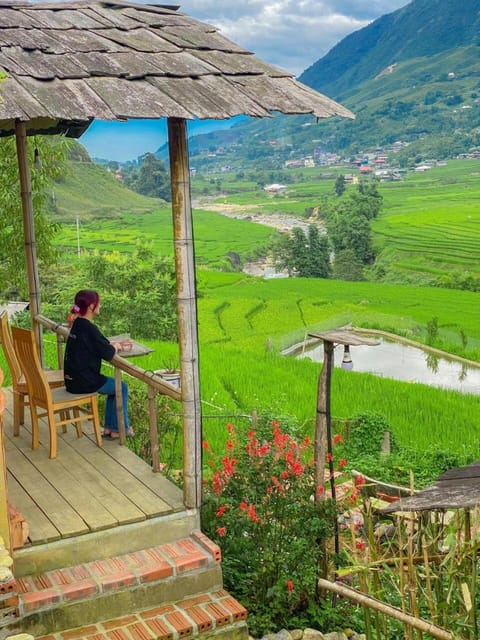 Nearby landmark, Day, People, Natural landscape, View (from property/room), Balcony/Terrace, Lake view, Mountain view, River view