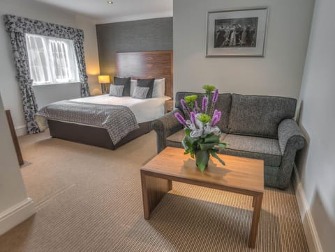 Bed, Photo of the whole room, Seating area, Bedroom