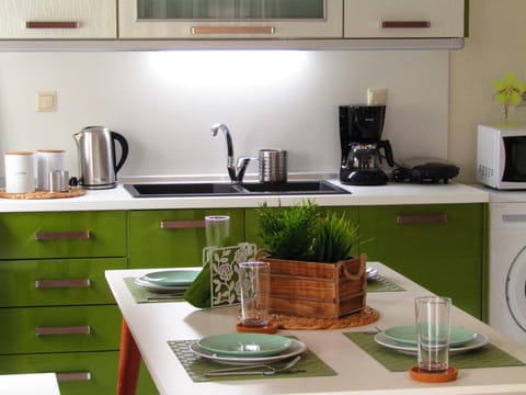Food close-up, Kitchen or kitchenette, Decorative detail, Seating area