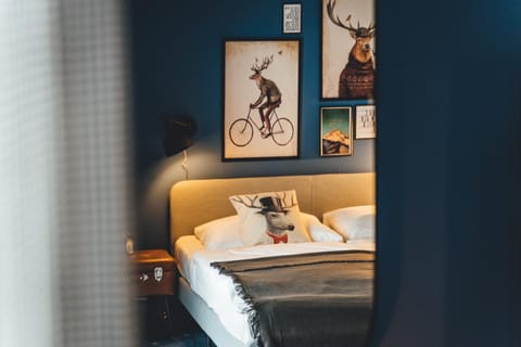 Bed, Photo of the whole room, Decorative detail