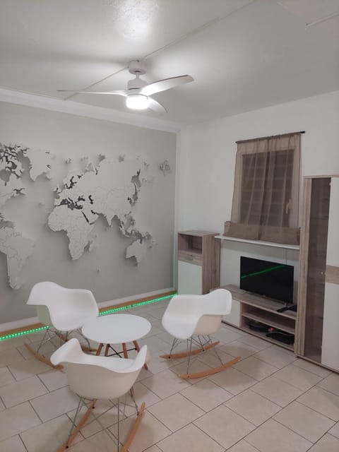TV and multimedia, Living room, Seating area, fireplace
