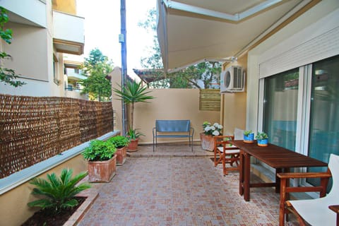 Balcony/Terrace, Street view