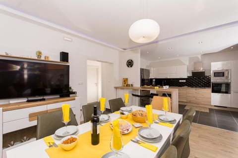 Kitchen or kitchenette, Living room, Dining area