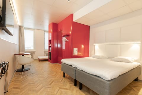 Bed, Kitchen or kitchenette, Living room, Bedroom