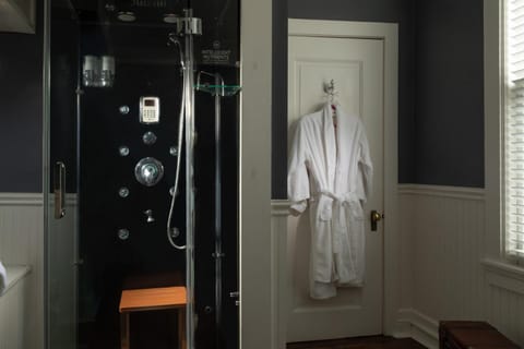 300 Clifton Bed and Breakfast in Loring Park