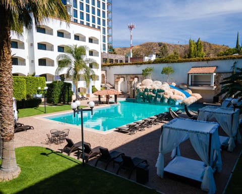 Swimming pool