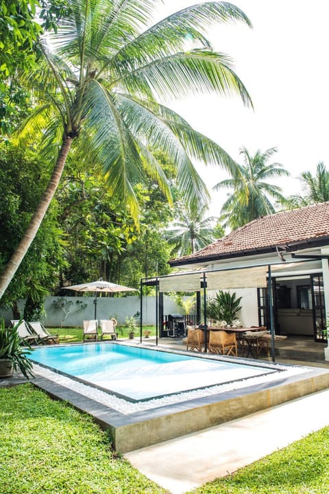Property building, Garden, Swimming pool