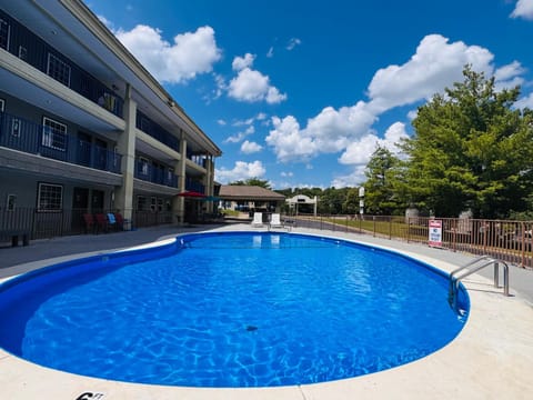 Swimming pool, Swimming pool