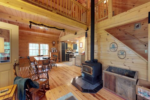 Bobcat Cabin Cabin in Moosehead Lake