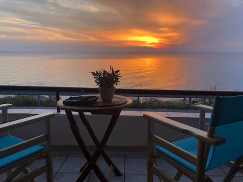 Patio, Natural landscape, Garden, Balcony/Terrace, Beach, Beach, Mountain view, Sea view, Street view, Sunset
