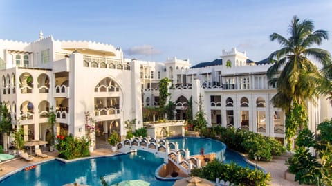 Property building, Pool view