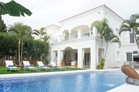 Facade/entrance, Off site, Day, BBQ facilities, Garden, View (from property/room), Balcony/Terrace, Garden view, Pool view, Swimming pool, Swimming pool