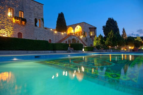 Facade/entrance, Swimming pool