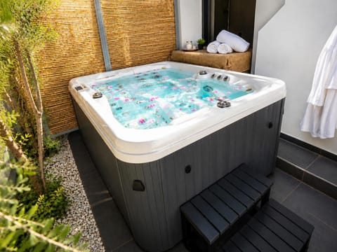 Natural landscape, Hot Tub, Location, towels