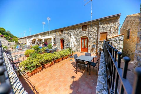Facade/entrance, Balcony/Terrace