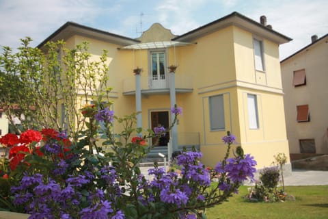 Property building, Day