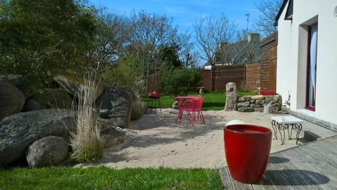 Patio, Spring, Day, Garden, Balcony/Terrace, On site