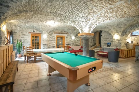 Nearby landmark, Staff, Property logo or sign, Natural landscape, Billiard, Fishing, Skiing, Hiking, Hiking, Cycling, Cycling, Family