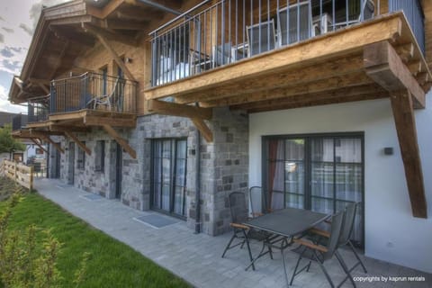 Property building, Balcony/Terrace, Balcony/Terrace