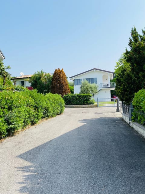 Property building, Day, Neighbourhood, Natural landscape, Garden view, Street view