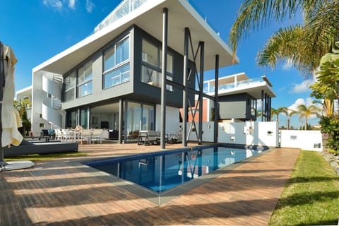 Garden, Seating area, Swimming pool