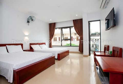 Photo of the whole room, Decorative detail, Bedroom, Street view