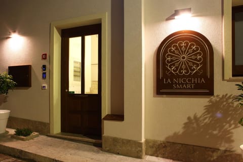 Facade/entrance, Night