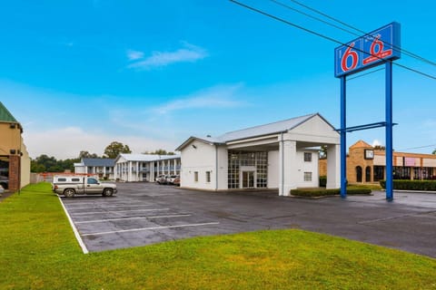 Property building, Facade/entrance, Day, Property logo or sign, On site, Time of day