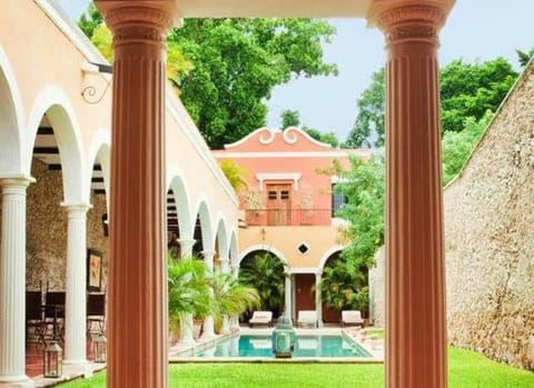 Restaurant/places to eat, Facade/entrance, Day, Swimming pool, Swimming pool