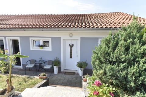 Property building, Patio, Facade/entrance