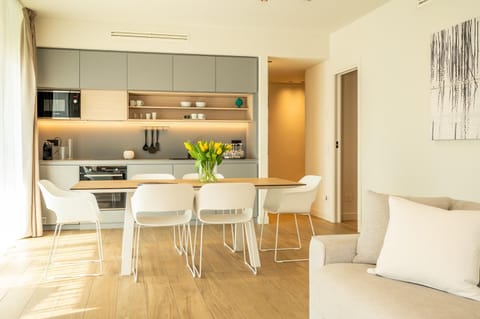 Kitchen or kitchenette, Living room, Seating area, Dining area, pet friendly, stove