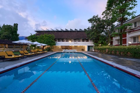Pool view, Swimming pool, sunbed