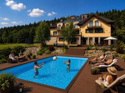 Property building, Patio, Day, Natural landscape, Garden, Garden view, Pool view, Swimming pool, sunbed