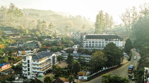 Property building, Spring, Day, Neighbourhood, Natural landscape, Bird's eye view, City view, Mountain view, Street view, Location, Parking
