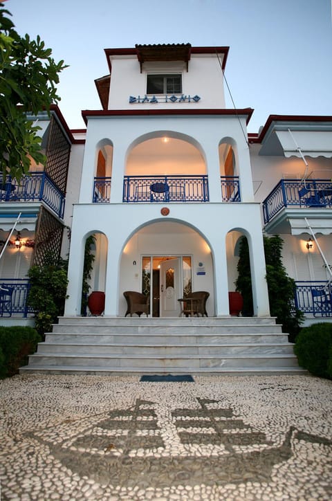 Facade/entrance